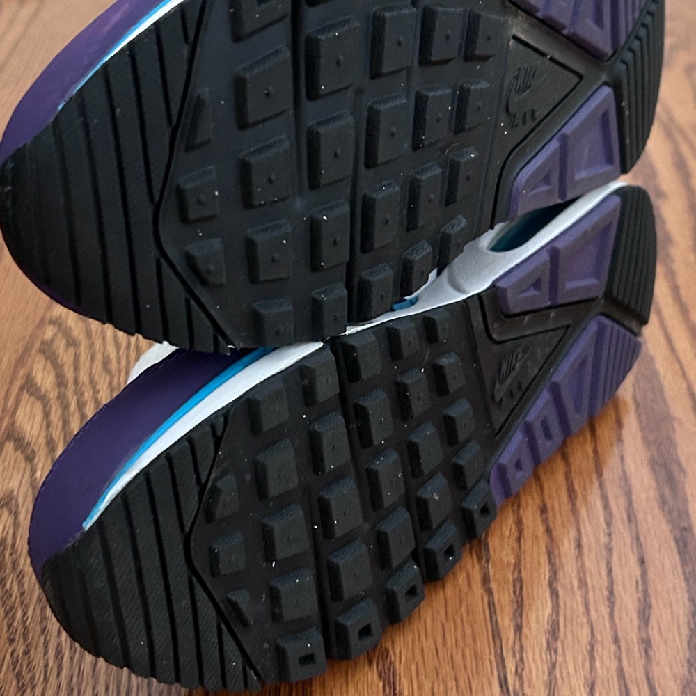 Nike Air women size 8 - Picture 3 of 4